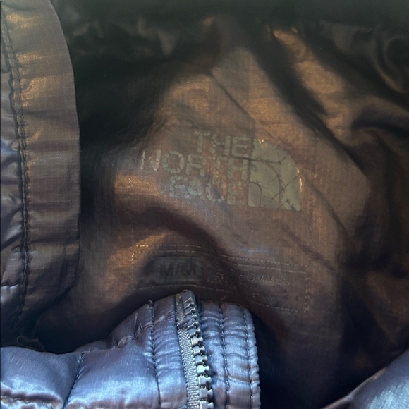 Men’s The Northface Thermoball Jacket Navy Size Medium - Picture 14 of 14